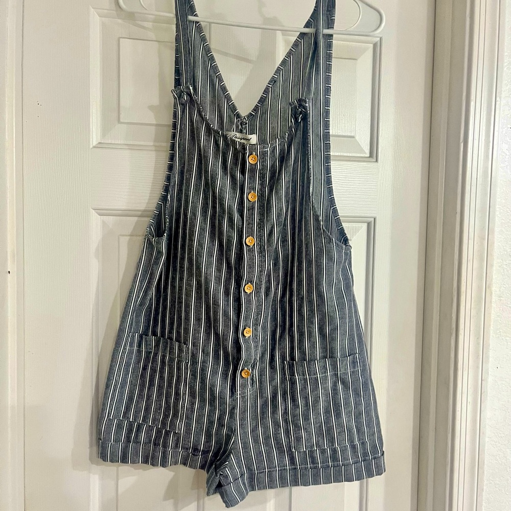 Blk/wht Passport romper with pockets,  button front and adjustable straps size M